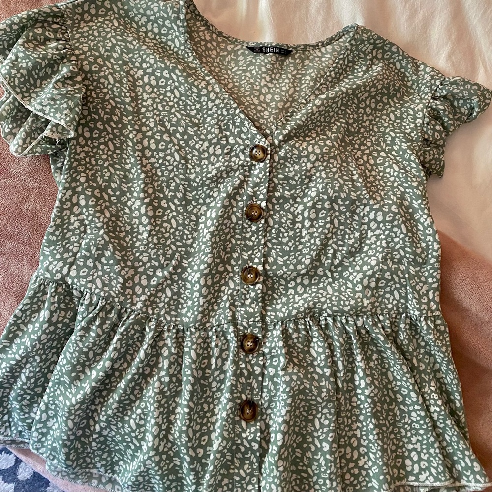 Ditsy Pattern Ruffle Sleeve Top - Picture 2 of 7